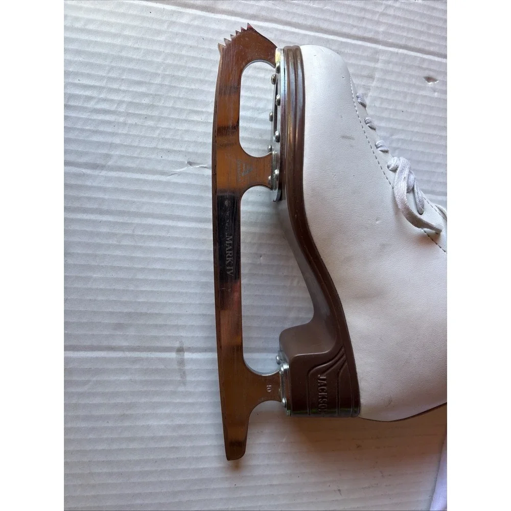 Jackson Artiste Women's Ice Skates, Mark IV Blades, Size 7B
